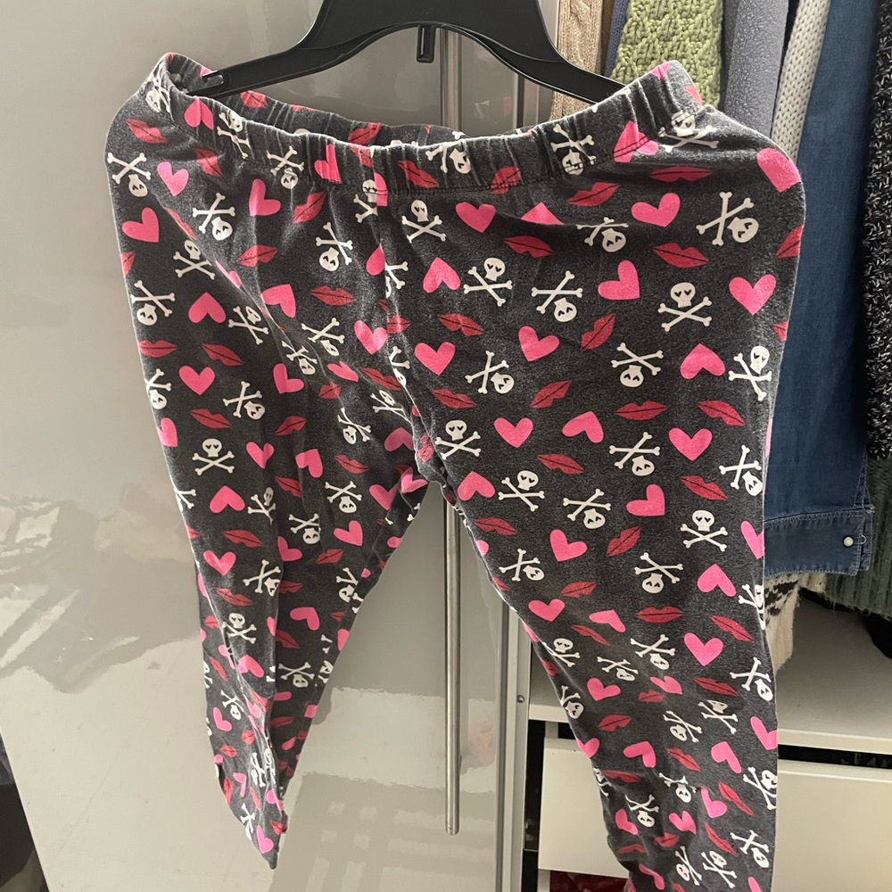 No Boundaries Black and Pink Skull Heart Pajama Pants